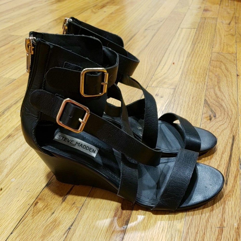 Steve Madden Leather and Gold Low Wedge 7 women